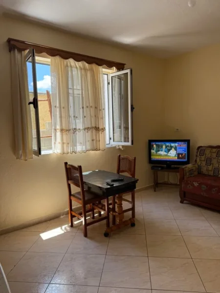 Tirane, jepet me qera ambjent biznesi Kati 1, 59 m² 400 € (Laprakë)