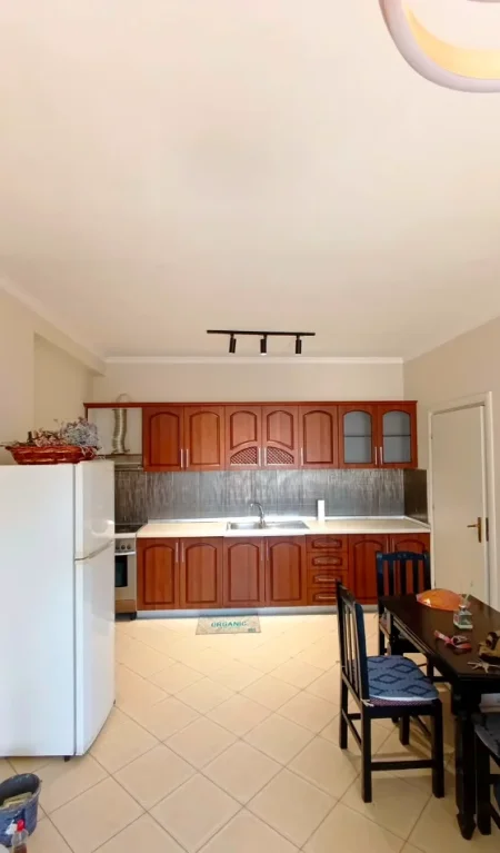Tirane, jepet me qera apartament 1+1 , 74 m² 500 € (Delijorgji)