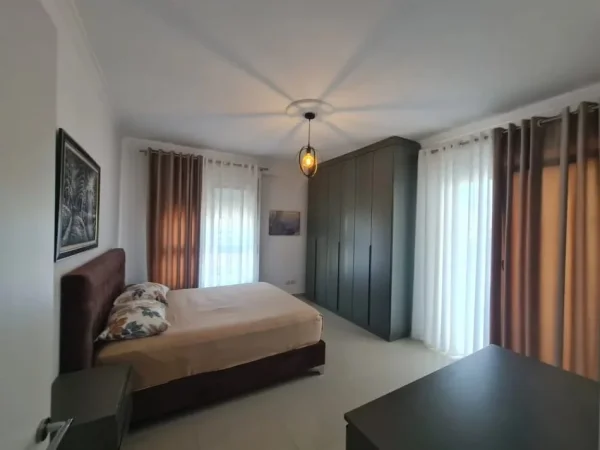 Tirane, jepet me qera apartament 2+1 Kati 2, 127 m² 830 € (Kopshti Botanik)
