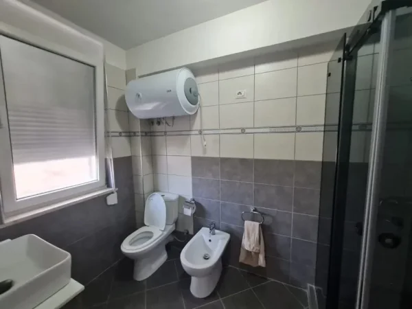 Tirane, jepet me qera apartament 2+1 Kati 2, 127 m² 830 € (Kopshti Botanik)