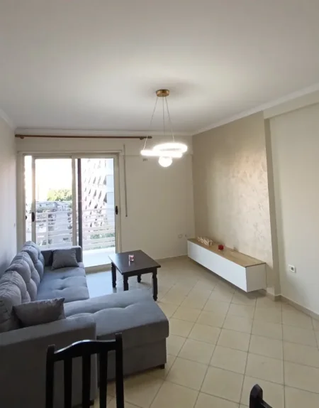 Tirane, jepet me qera apartament 1+1 , 74 m² 500 € 