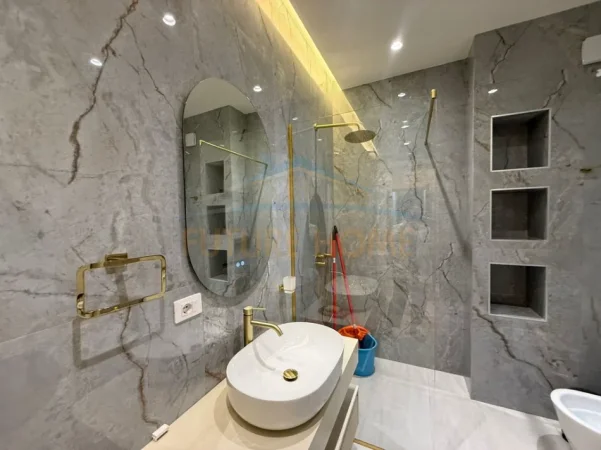 Tirane, jepet me qera apartament 1+1 Kati 5, 63 m² 800 € (BEGA 07)