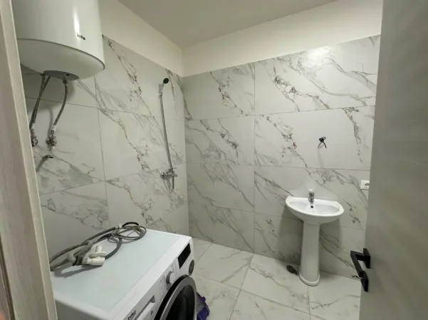 Tirane, jepet me qera apartament 1+1+Ballkon Kati 5, 67 m² 350 € (Rruga Lidhja e Prizrenit)