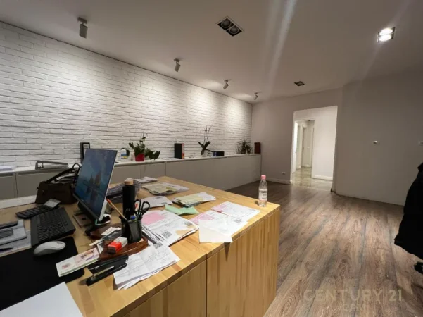 Tirane, jepet me qera zyre Kati 7, 170 m² 2.000 € (Zogu i Zi)
