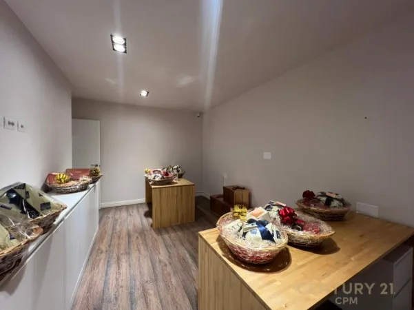 Tirane, jepet me qera zyre Kati 7, 170 m² 2.000 € (Zogu i Zi)