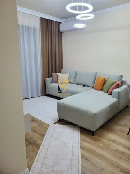 Tirane, jepet me qera apartament 1+1+Ballkon Kati 3, 60 m² 1.000 € (LIQENI I THATE)