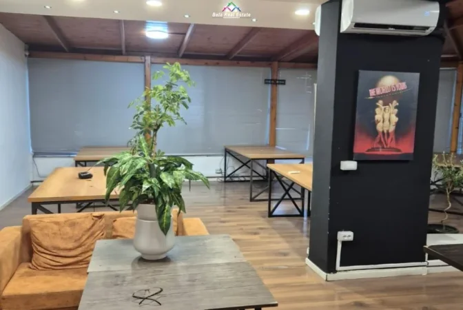 Tirane, jepet me qera zyre Kati 3, 154 m² 900 € (rruga e kavajes)