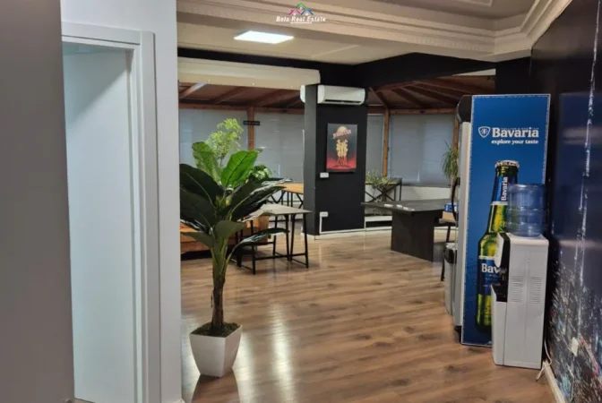 Tirane, jepet me qera zyre Kati 3, 154 m² 900 € (rruga e kavajes)