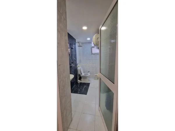 Tirane, jepet me qera apartament 2+1 Kati 4, 83 m² 650 € (qender)