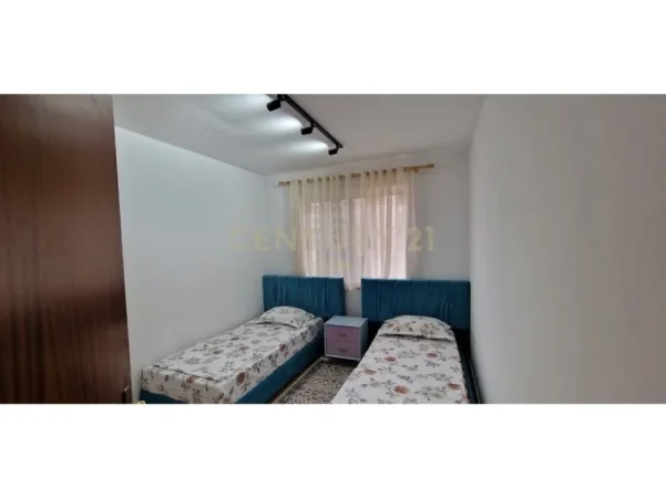 Tirane, jepet me qera apartament 2+1 Kati 4, 83 m² 650 € (qender)