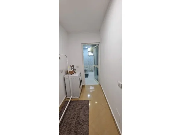 Tirane, jepet me qera apartament 2+1 Kati 4, 83 m² 650 € (qender)