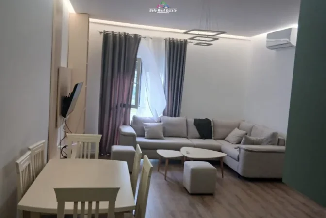 Tirane, jepet me qera apartament 2+1 , (sauk)