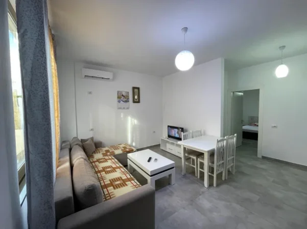 Tirane, jepet me qera apartament 1+1 Kati 1, 65 m² 35.000 Lek (Akademia e Policise ne Sauk)