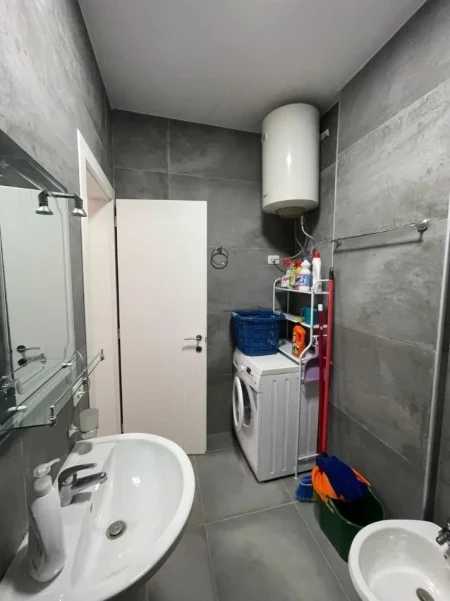 Tirane, jepet me qera apartament 1+1 Kati 1, 65 m² 35.000 Lek (Akademia e Policise ne Sauk)