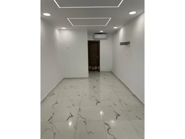 Tirane, jepet me qera dyqan Kati 0, 31 m² 400 € (Ambasada Amerikane)
