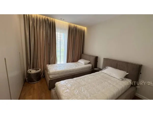 Tirane, jepet me qera apartament duplex 2+1 Kati 4, 130 m² 1.300 € (kodra e diellit)