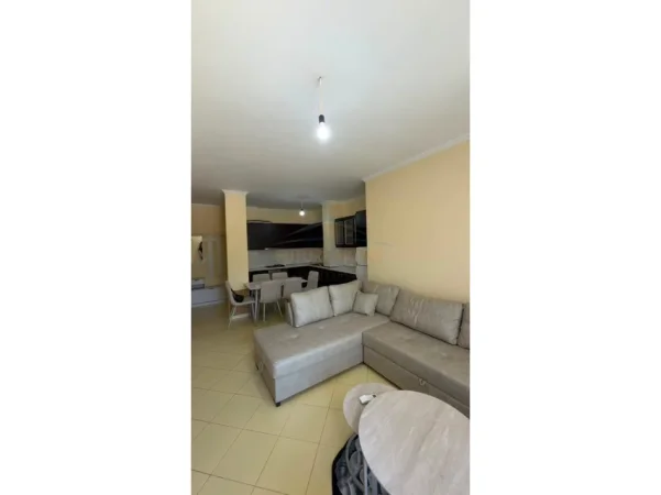 Tirane, jepet me qera apartament 1+1+Ballkon Kati 3, 61 m² 350 € (Rruga e Thesarit)