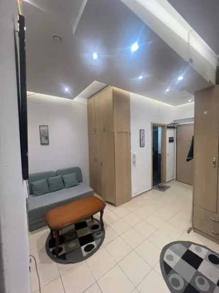 Tirane, jepet me qera garsonier 1+1 , 