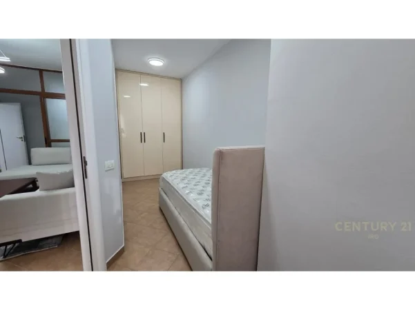 Tirane, jepet me qera apartament 2+1 Kati 7, 78 m² 830 € (rr e kavajes)