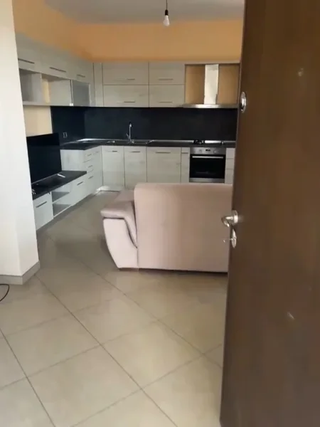 Tirane, jepet me qera nga Pronari, pa-komision apartament 2+1+Ballkon Kati 2, 450 € (Rruga Seit Gega)