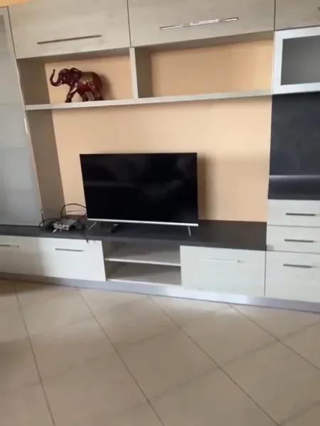 Tirane, jepet me qera nga Pronari, pa-komision apartament 2+1+Ballkon Kati 2, 450 € (Rruga Seit Gega)