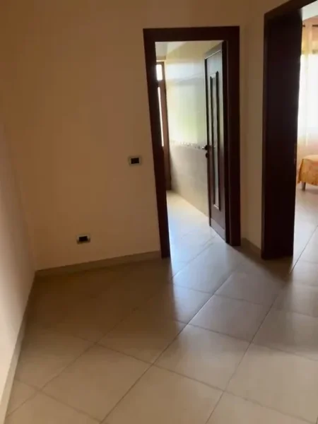 Tirane, jepet me qera nga Pronari, pa-komision apartament 2+1+Ballkon Kati 2, 450 € (Rruga Seit Gega)
