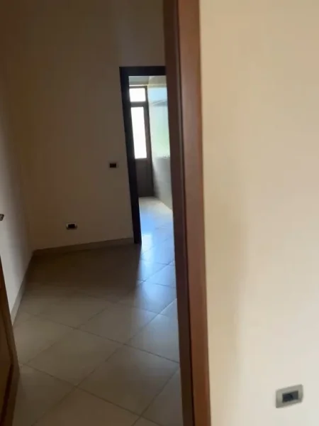 Tirane, jepet me qera nga Pronari, pa-komision apartament 2+1+Ballkon Kati 2, 450 € (Rruga Seit Gega)