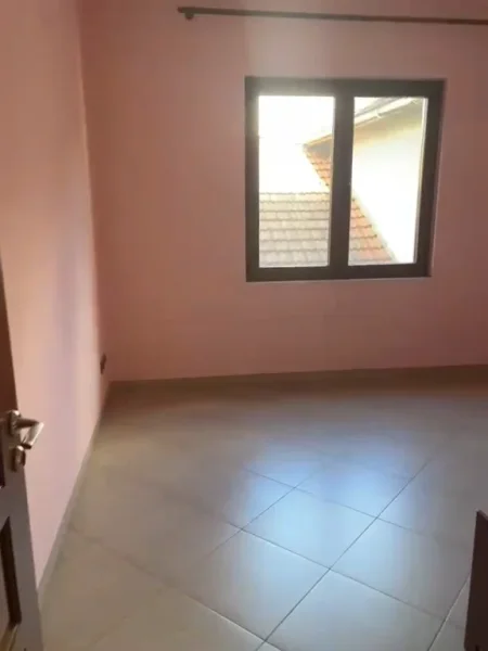 Tirane, jepet me qera nga Pronari, pa-komision apartament 2+1+Ballkon Kati 2, 450 € (Rruga Seit Gega)
