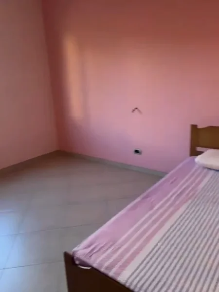 Tirane, jepet me qera nga Pronari, pa-komision apartament 2+1+Ballkon Kati 2, 450 € (Rruga Seit Gega)