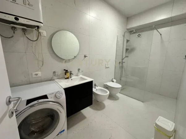 Tirane, jepet me qera apartament 2+1+Ballkon Kati 5, 109 m² 1.300 € (pazari i ri hoxha tahsim)