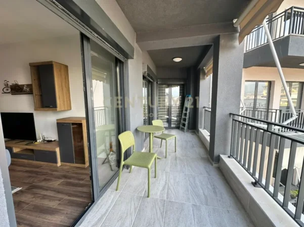 Tirane, jepet me qera apartament 2+1+Ballkon Kati 5, 109 m² 1.300 € (pazari i ri hoxha tahsim)