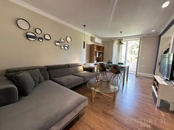 Tirane, jepet me qera apartament 1+1 , 50 m² 700 € (blloku)