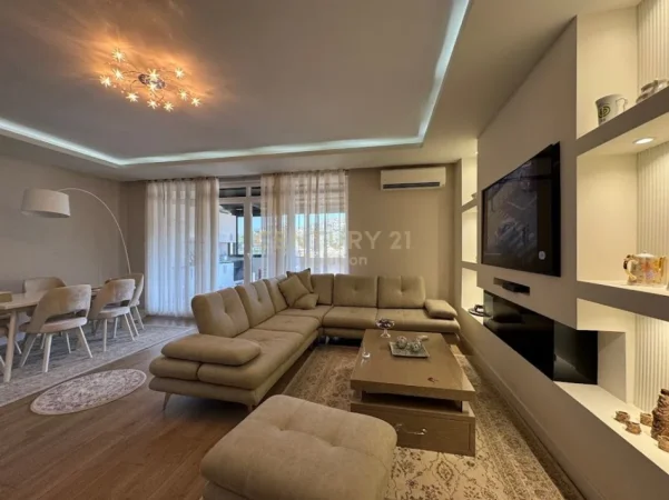 Tirane, jepet me qera apartament duplex Dublex Kati 3, 205 m² 1.800 € (liqeni i thate)