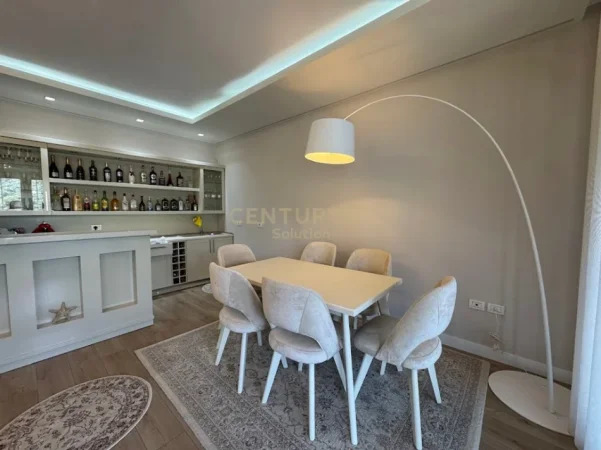 Tirane, jepet me qera apartament duplex Dublex Kati 3, 205 m² 1.800 € (liqeni i thate)