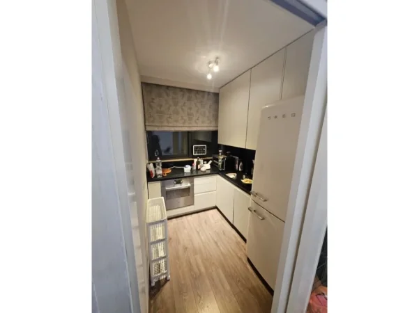 Tirane, jepet me qera apartament 3+1 Kati 2, 101 m² 1.500 € (liqeni)