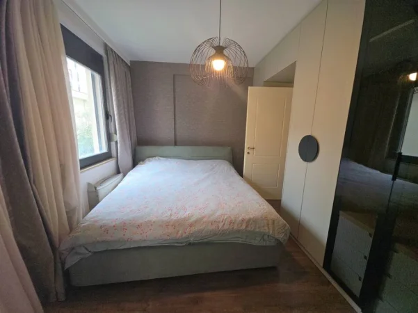 Tirane, jepet me qera apartament 3+1 Kati 2, 101 m² 1.500 € (liqeni)