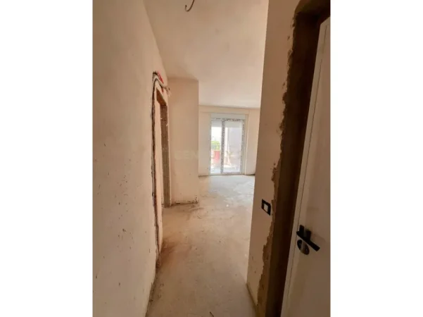 Tirane, shitet apartament 1+1+Ballkon Kati 3, 52 m² 149.000 € (mihal grameno prane shkolles osman myderizi)