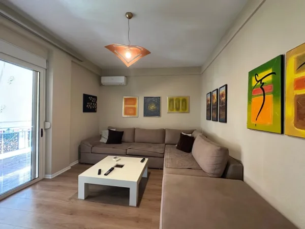 Tirane, jepet me qera apartament 2+1 Kati 4, 89 m² 700 € (Komuna e Parisit)