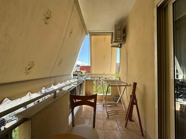 Tirane, jepet me qera apartament 2+1 Kati 4, 89 m² 700 € (Komuna e Parisit)
