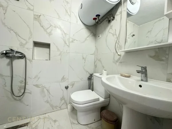 Tirane, jepet me qera apartament 1+1 Kati 5, 69 m² 600 € (myslym shyri)