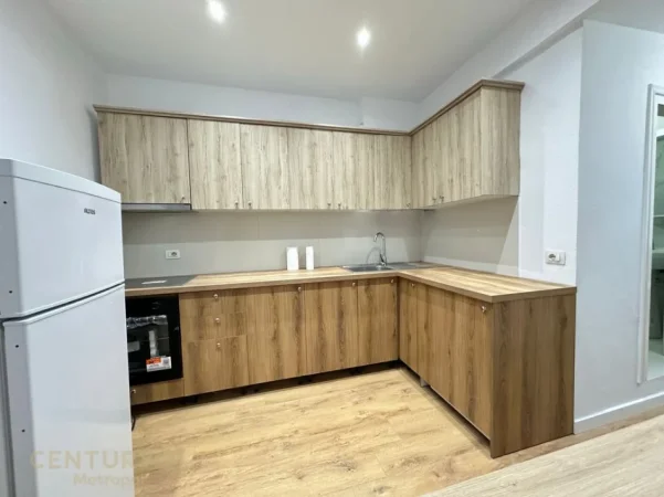 Tirane, jepet me qera apartament 1+1 Kati 5, 69 m² 600 € (myslym shyri)