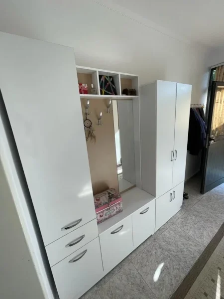 Tirane, jepet me qera ambjent biznesi Kati 1, 150 m² 1.200 € (Ali Demi)
