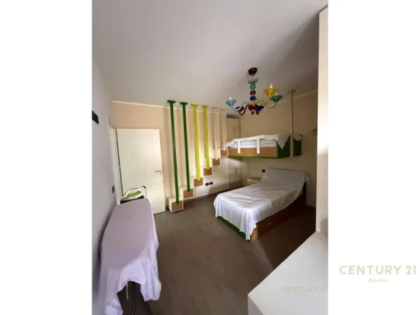 Tirane, jepet me qera apartament 2+1 Kati 3, 99 m² 550 € (astir)