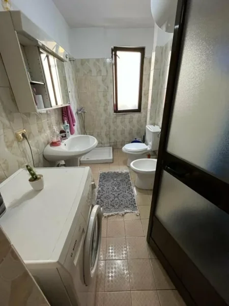 Tirane, jepet me qera apartament 1+1+Ballkon Kati 7, 70 m² 360 € (Rruga Hysen Xhura, Porcelan)