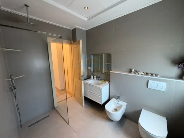 Tirane, jepet me qera apartament 2+1+Ballkon Kati 5, 104 m² 900 € (Kompleksi Vizion Plus)