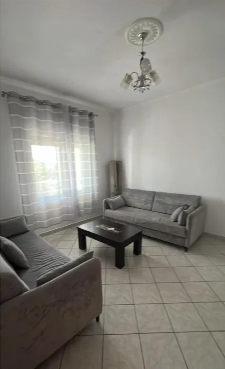 Tirane, jepet me qera apartament 2+1 Kati 1, 135 m² 350 € (Shkoze)