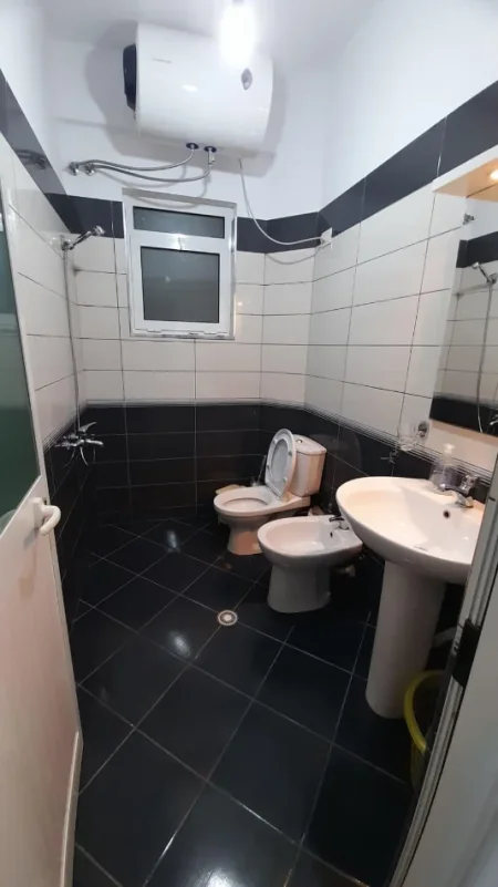 Tirane, jepet me qera apartament 2+1+parkim Kati 2, 87 m² 380 € (Fresk ,Rruga Dalip Topi)