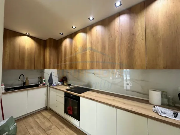 Tirane, shitet apartament 2+1+Aneks+Ballkon Kati 3, 107 m² 260.000 € 