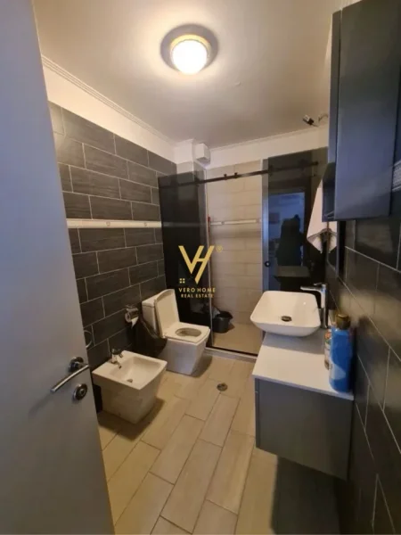Tirane, jepet me qera apartament 3+1+Ballkon Kati 2, 128 m² 820 € (KOPSHTI BOTANIK)