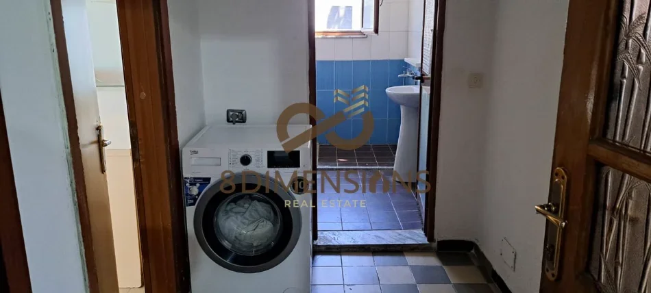 Tirane, jepet me qera apartament 1+1 Kati 1, 50 m² 400 € (varri bamit)